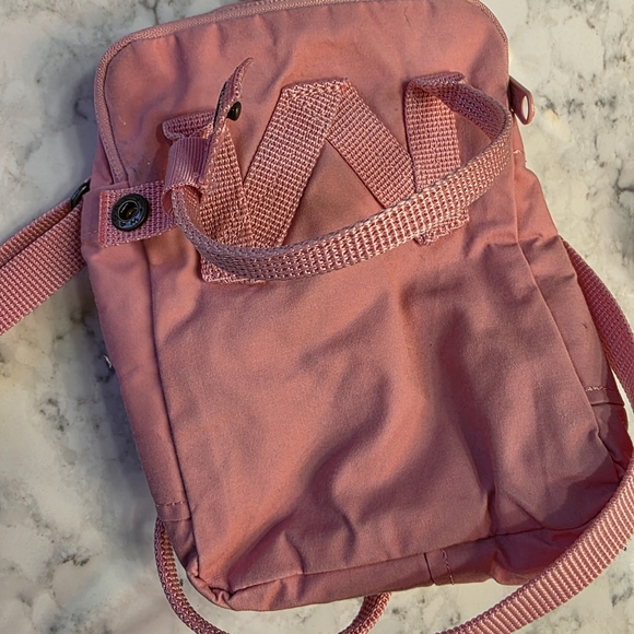 Fjallraven Kånken Classic Crossbody - Picture 5 of 5